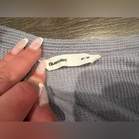 Buttoned Cropped Sweater - Picture 2 of 3